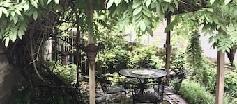 “Seclusion” - Swim-Boat Dock, Hot Tub, Fire Pit, Kayaks for rent on property 