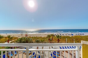 Property grounds - 3rd floor oceanfront condo w/ shared hot tub, shared pool, central AC, balcony (North Myrtle Beach)