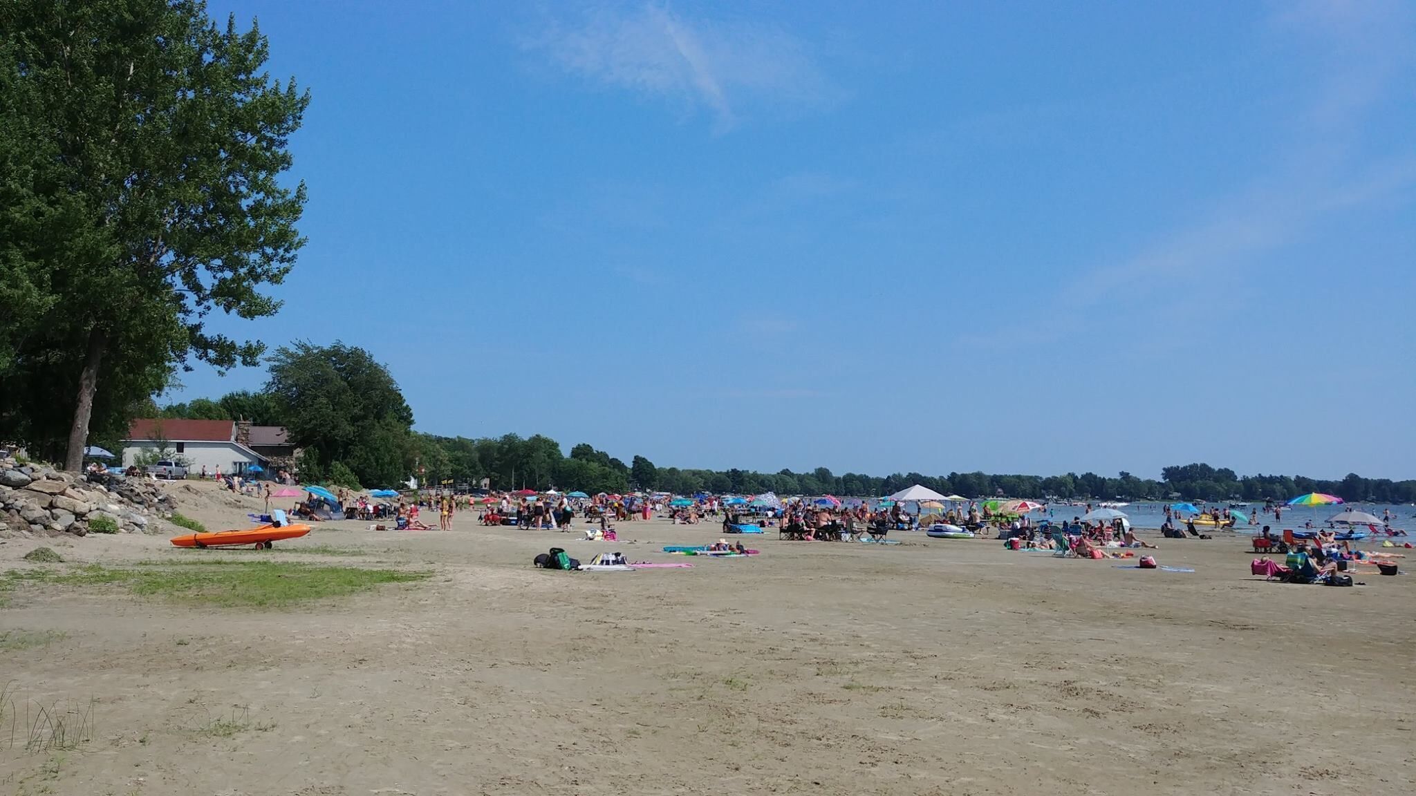 In Strandnähe, Liegestühle, Strandtücher