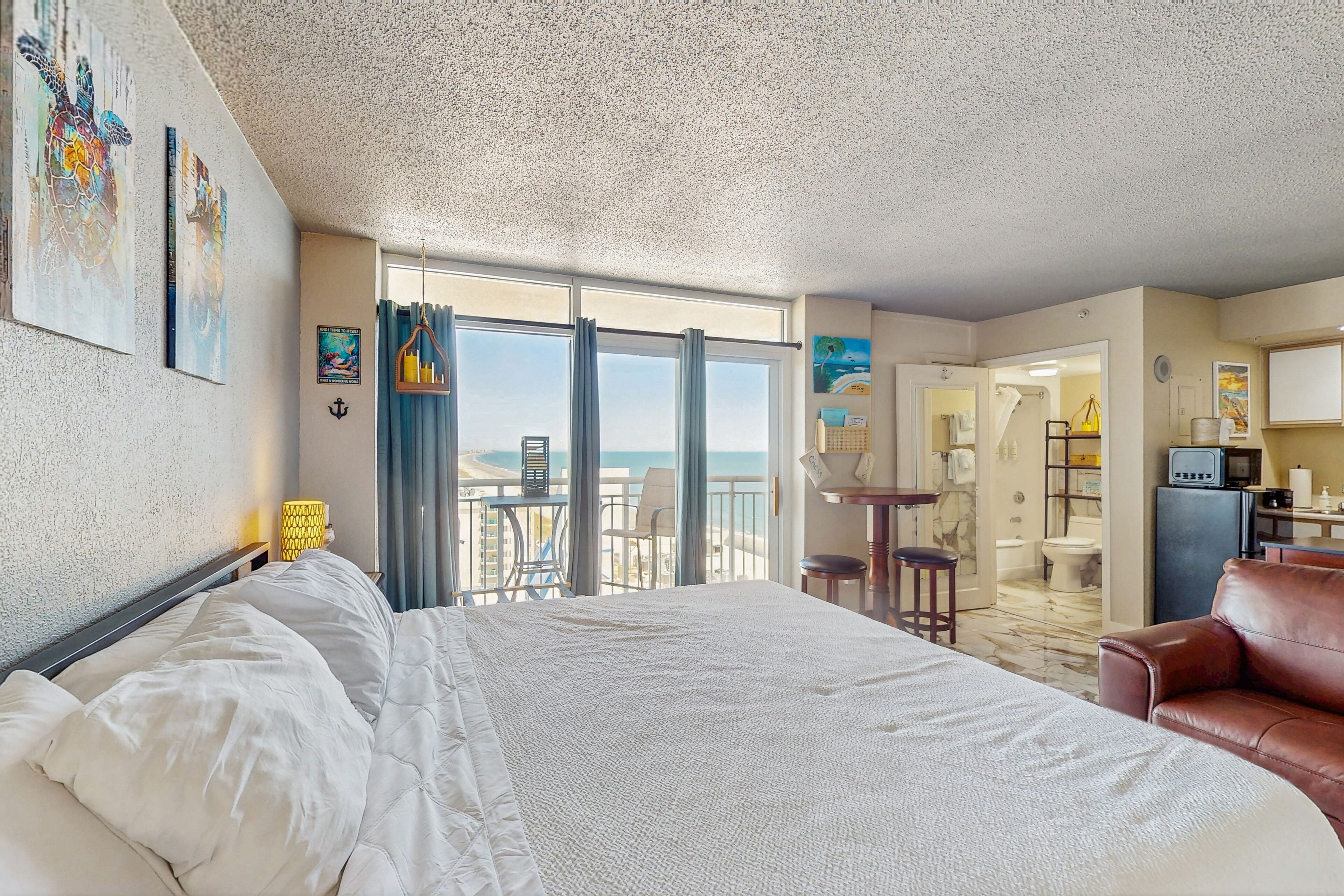 Iron/ironing board, internet, bed sheets