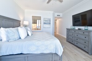 4 bedrooms, iron/ironing board, free WiFi, bed sheets - Updated Beachfront Condo w/ Easy Beach Access at Silver Beach Towers! 🌊☀🌴 (Destin)