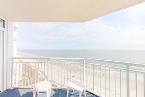 Property grounds - 15th floor oceanfront condo w/ free WiFi, central AC, shared hot tub, balcony (North Myrtle Beach)