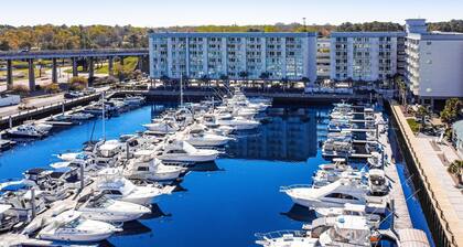 Fifth-Floor Condo w/ Shared Hot Tub, Pool, Private W/D, Free WiFi, & Central AC