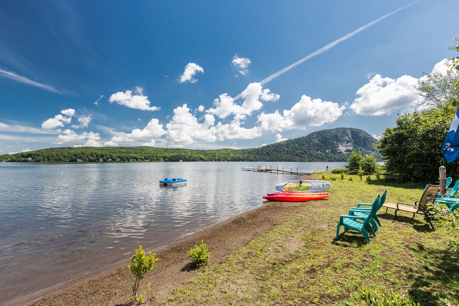 Plage à proximité, chaises longues, serviettes de plage