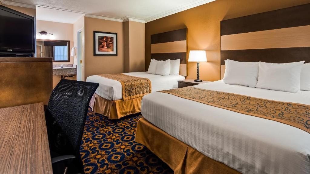 Deluxe Double Room, 2 Queen Beds, Non Smoking | Individually furnished, desk, iron/ironing board, free WiFi