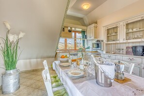 家庭公寓, 2 间卧室 (Bled Lake Apartment Green) | 私人厨房 | 冰箱、微波炉、炉灶、洗碗机