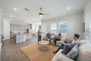 Smart TV, table football, books - Huge beach house with private boardwalk and gorgeous bay views (Galveston)
