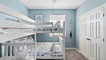 5 bedrooms, desk, iron/ironing board, travel cot