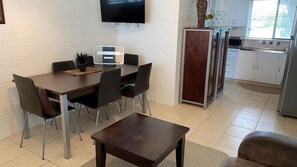 Dining - Warley Waters (COWES)