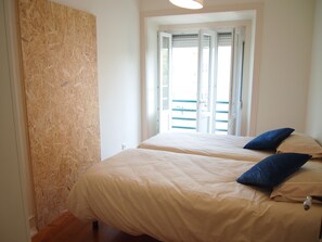 Habitación estándar con 1 cama matrimonial o 2 individuales | Vista desde la habitación