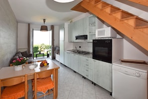 Family House, Multiple Bedrooms, Mountainside (Iris) | Private kitchen | Microwave, oven, stovetop, dishwasher - Iris (Colico)