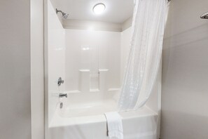 Hair dryer, towels - 9th-floor oceanfront condo with balcony, central AC & hot tub (North Myrtle Beach)