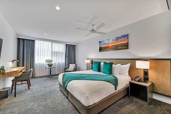 Classic King Suite | Desk, laptop workspace, blackout drapes, soundproofing