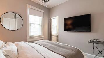 2 bedrooms, iron/ironing board, WiFi (free), bed sheets