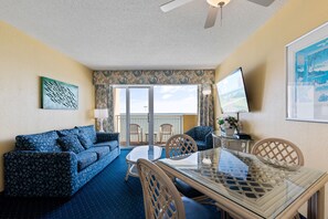 Télévision, lecteur de DVD, vidéothèque