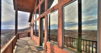 Incredible View! Large Deck•Hot Tub•3Bedrm2Bath•6Beds•EarthKeeperCabin! 8guest