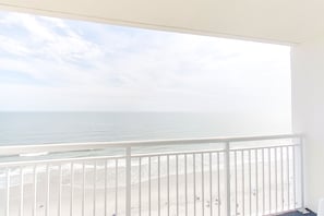 Property grounds - 16th floor oceanfront condo w/ shared pool/hot tub, central AC, WiFi, balcony (North Myrtle Beach)