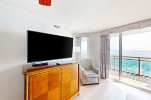 Interior - 10th-floor oceanfront condo with balcony, central AC, pool & hot tub (North Myrtle Beach)