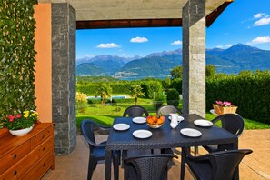 Family House, 2 Bedrooms, 2 Bathrooms, Mountainside (Viola) | Outdoor dining