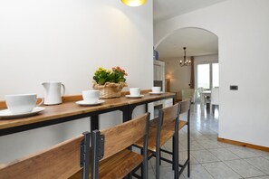 Familienhaus, Mehrere Schlafzimmer, 2 Bäder, Bergseite (Viola) | Speisen