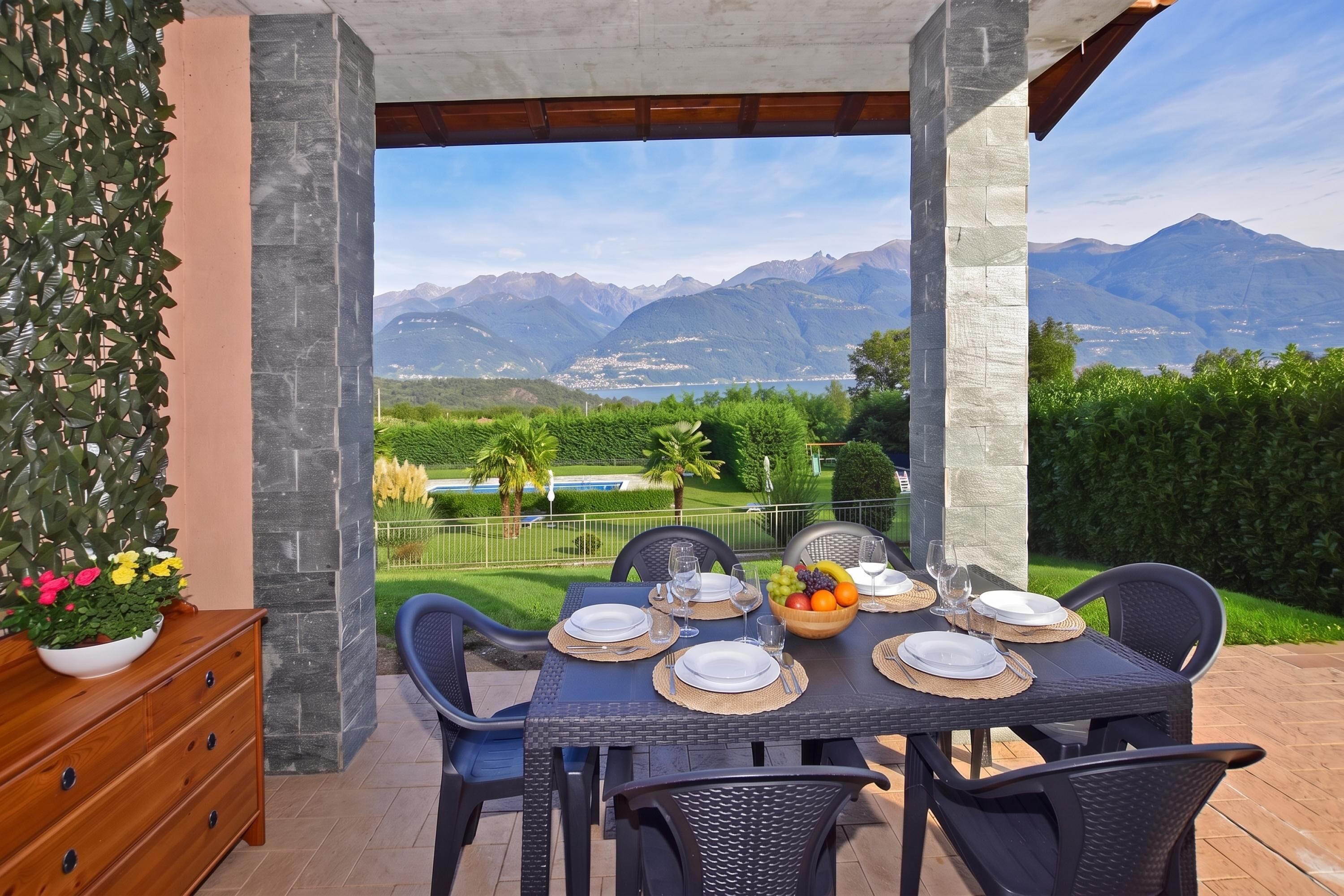 Family House, 2 Bedrooms, 2 Bathrooms, Mountainside (Viola) | Tempat makan luar