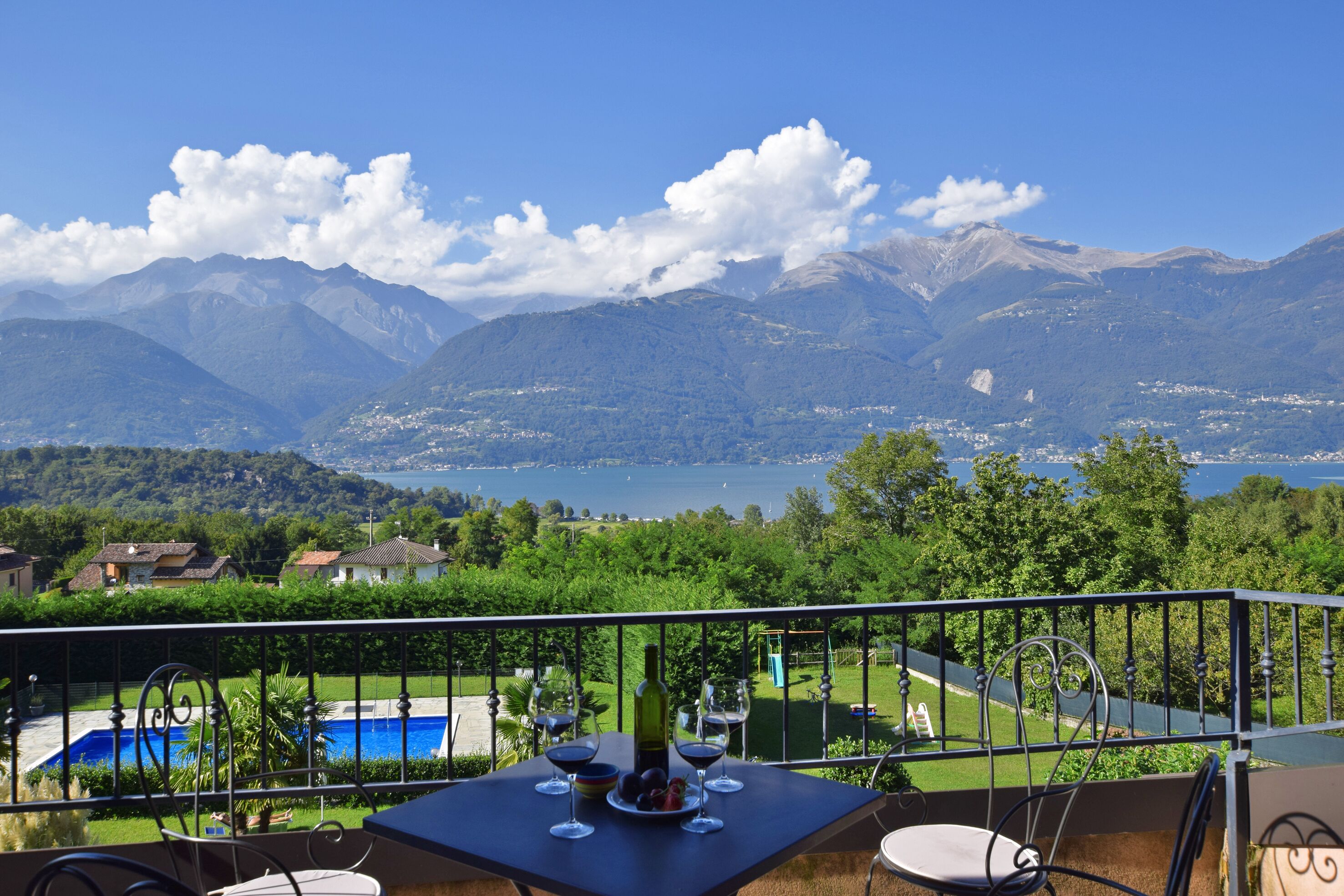 Family House, Multiple Bedrooms, 2 Bathrooms, Mountainside (Viola) | Lake view