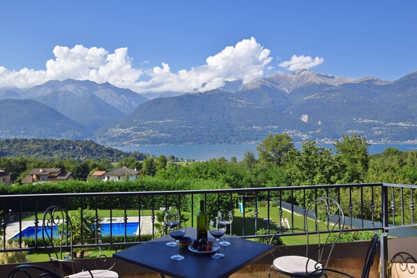 Family House, Multiple Bedrooms, 2 Bathrooms, Mountainside (Viola) | Lake view - Viola (Colico)