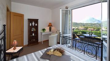 Family House, Multiple Bedrooms, 2 Bathrooms, Mountainside (Viola) | 2 bedrooms, free WiFi, bed sheets