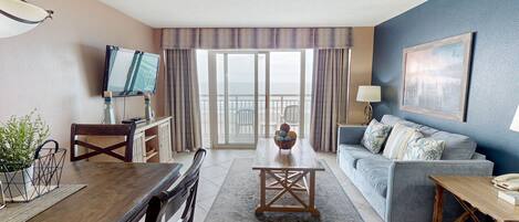 Televisión, reproductor de DVD y videoteca