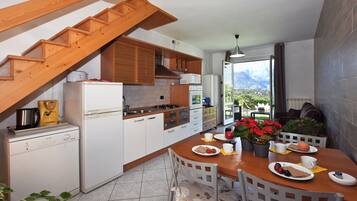 Microonde, forno, piano cottura, lavastoviglie