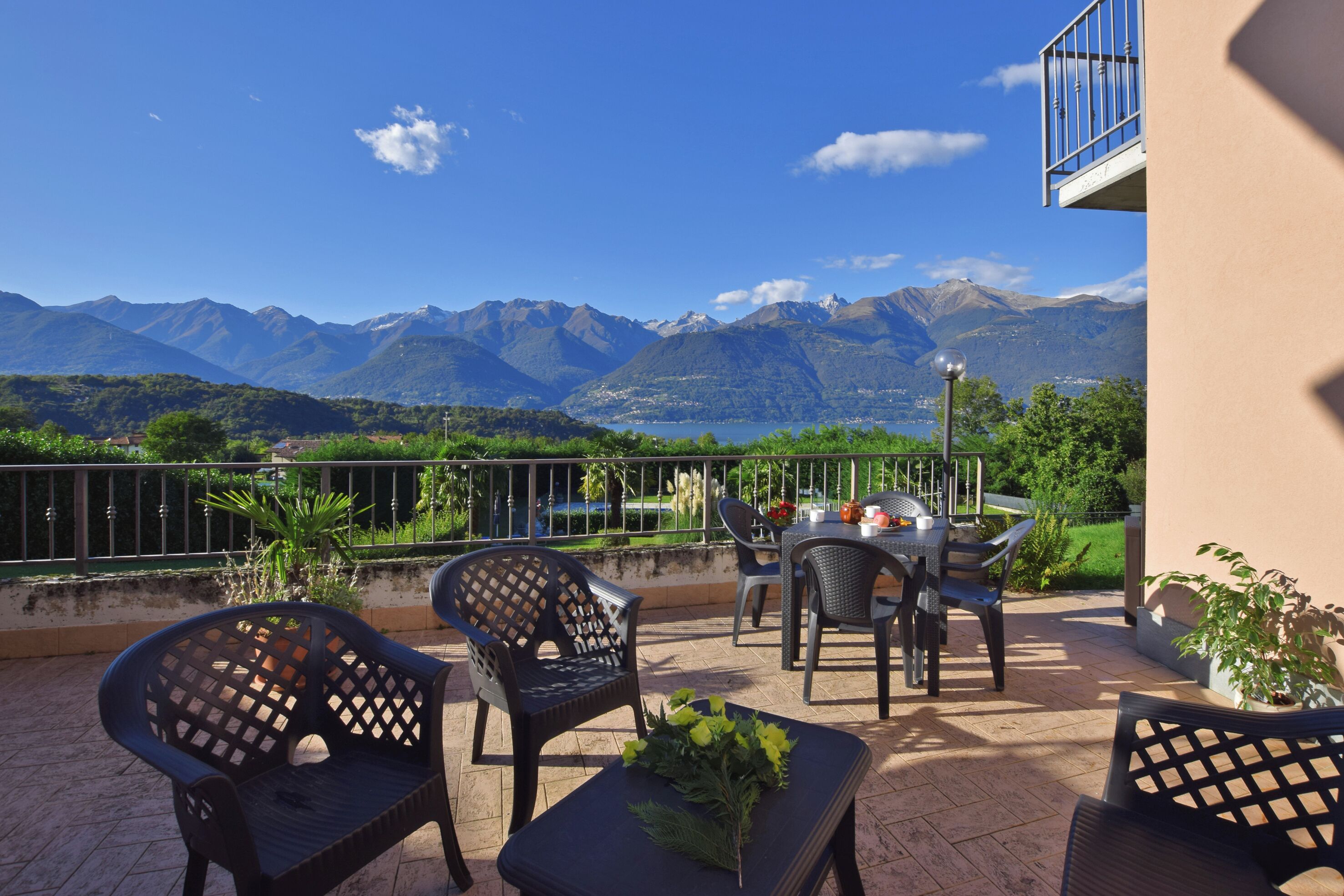 Casa familiar, varias habitaciones, junto a la montaña (Calla) | Restaurante al aire libre