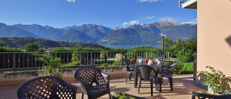 Family House, Multiple Bedrooms, Mountainside (Calla) | Outdoor dining
