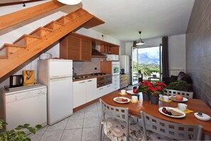 Family House, Multiple Bedrooms, Mountainside (Calla) | Private kitchen - Calla (Colico)
