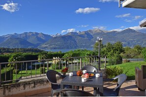 Family House, Multiple Bedrooms, Mountainside (Calla) | Outdoor dining - Calla (Colico)