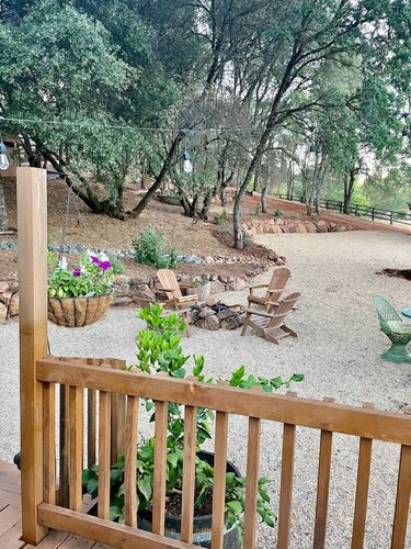 B-B Ranch Cottage~Heart of Gold Country~*HOT TUB*