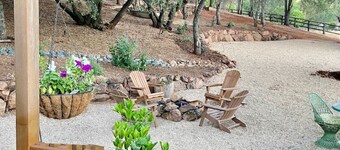 B-B Ranch Cottage~Heart of Gold Country~*HOT TUB*