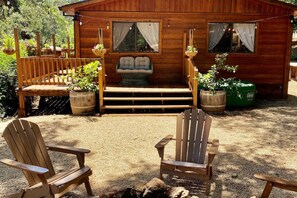 Terrace/patio - B-B Ranch Cottage~Heart of Gold Country~*HOT TUB* (Cool)