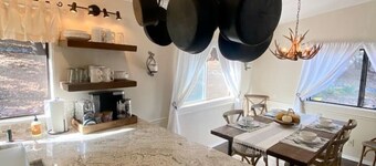B-B Ranch Cottage~Heart of Gold Country~*HOT TUB*