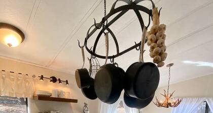 B-B Ranch Cottage~Heart of Gold Country~*HOT TUB*