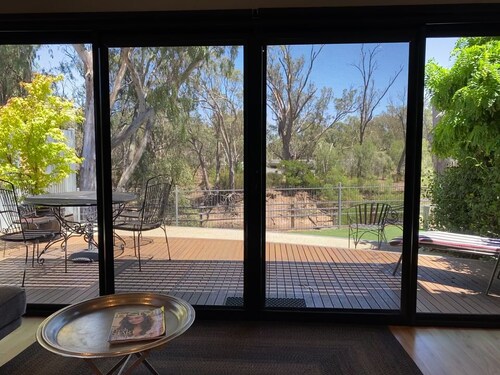 Adelphi 3 - River views located in the centre of Echuca
