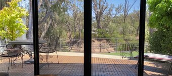 Adelphi 3 - River views located in the centre of Echuca