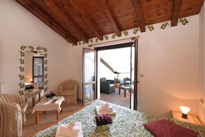 1 slaapkamer, een strijkplank/strijkijzer, gratis wifi, beddengoed