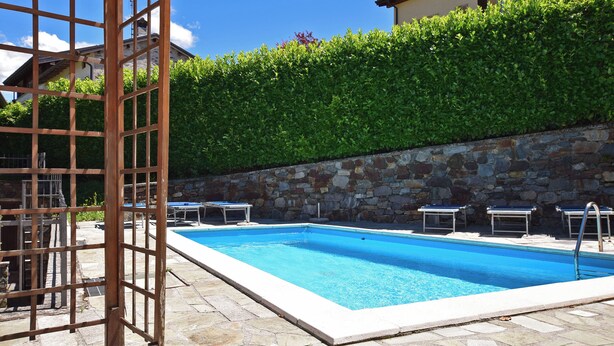 Sæsonbestemt udendørs pool