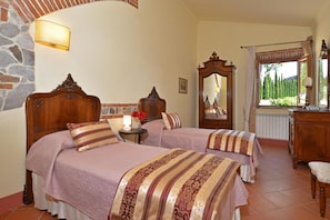 6 Schlafzimmer, Bügeleisen/Bügelbrett, kostenloses WLAN, Bettwäsche