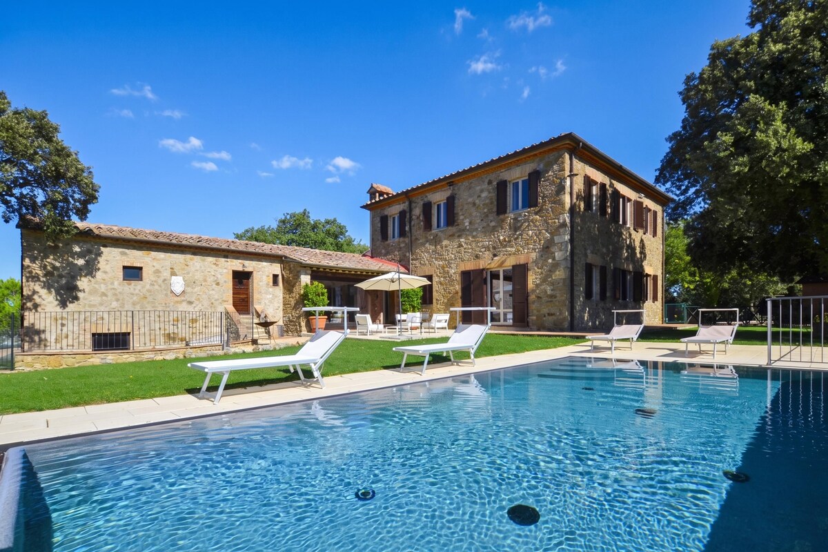 Family Villa, 6 Bedrooms, Fireplace, Mountainside (Villa Paradiso 12) | Pool | Seasonal outdoor pool, an infinity pool