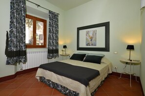 Family Villa, Multiple Bedrooms, Mountainside (Villa Paradiso 16) | 4 bedrooms, iron/ironing board, free WiFi, bed sheets - Paradiso Villas (Casole d'Elsa)