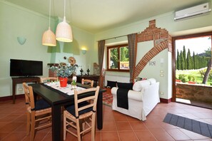 Family Villa, Multiple Bedrooms, Mountainside (Villa Paradiso 16)