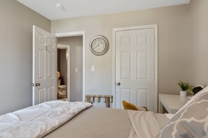 3 bedrooms, iron/ironing board, WiFi, bed sheets