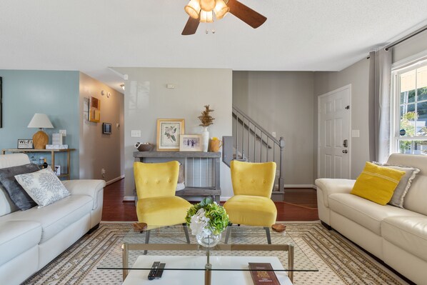 Smart TV, fireplace, stereo