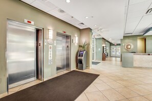 Lobby - 6th floor condo with pool, hot tub, central AC & W/D - marina view (North Myrtle Beach)